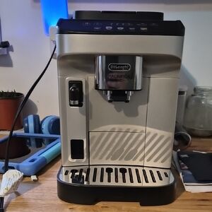 DeLonghi Magnifica Evo Silver Coffee Machine